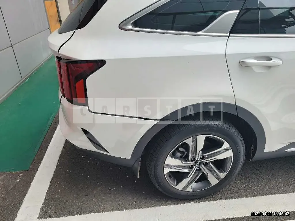 Photo 2 of 13: 2021 Kia Sorento, VIN KNARF81GBMA034092 — Korean insurance auction