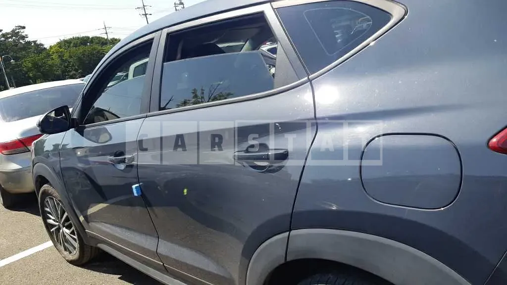 Photo 2 of 12: 2017 Hyundai Tucson, VIN KMHJ3812GKU052195 — Korean insurance auction