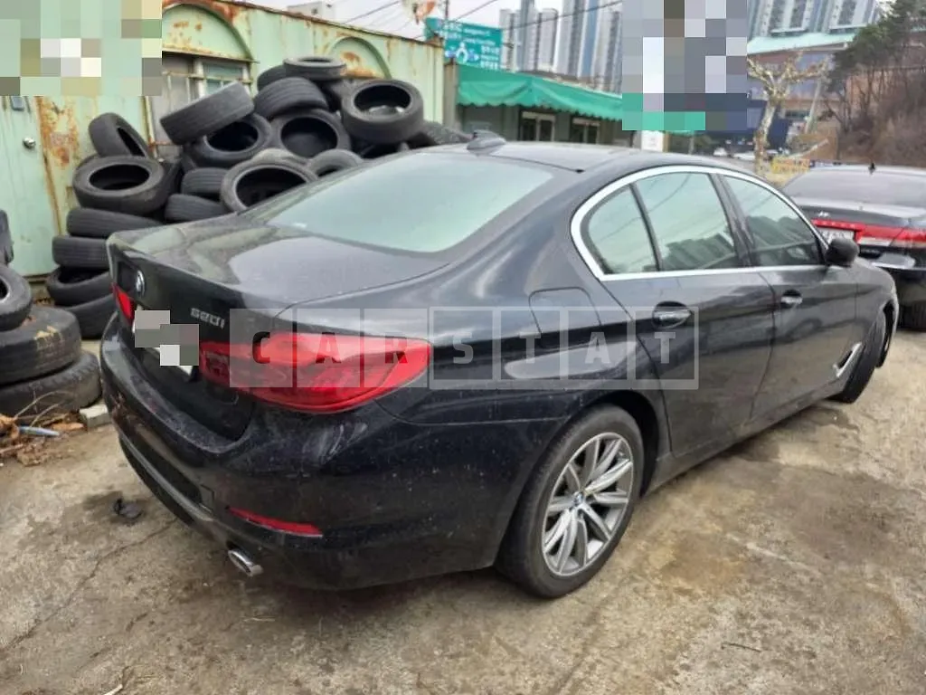 Photo 2 of 18: 2018 BMW 520i — Korean insurance auction