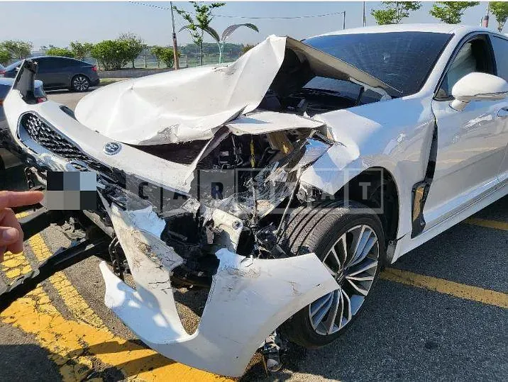 Photo 2 of 8: 2019 Kia Stinger 2.0 — Korean insurance auction