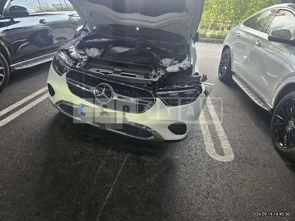 Photo 2 of 17: 2025 Mercedes-Benz GLC300 4Matic — Korean insurance auction