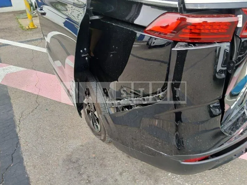 Photo 2 of 5: 2023 Kia Carnivals — Korean insurance auction