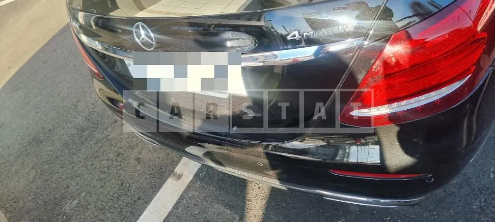 Photo 2 of 25: 2018 Mercedes-Benz E400 4Matic, VIN WDDZF6GB0JA403347 — Korean insurance auction