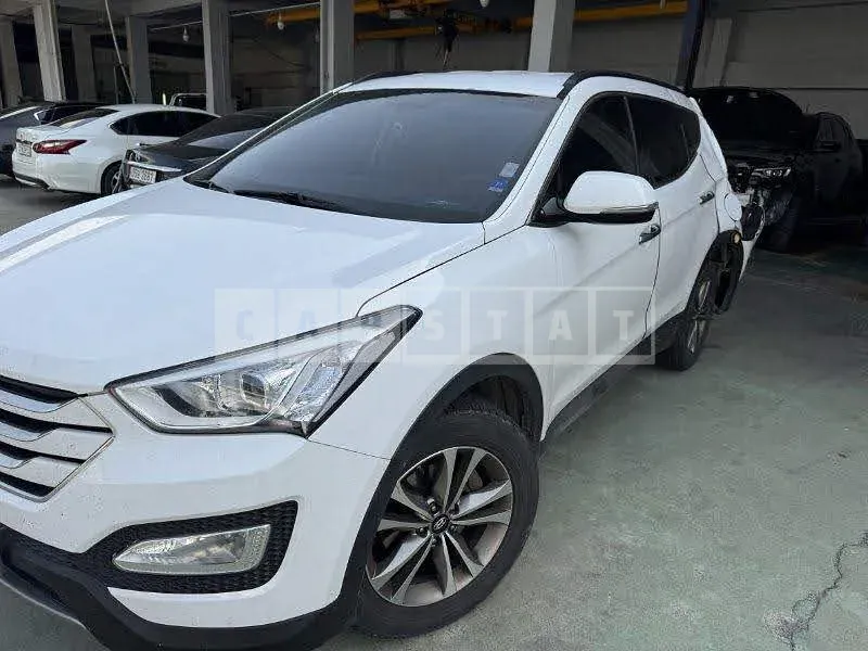Photo 2 of 7: 2015 Hyundai Santa Fe, VIN KMHSW81UBFU481612 — Korean insurance auction