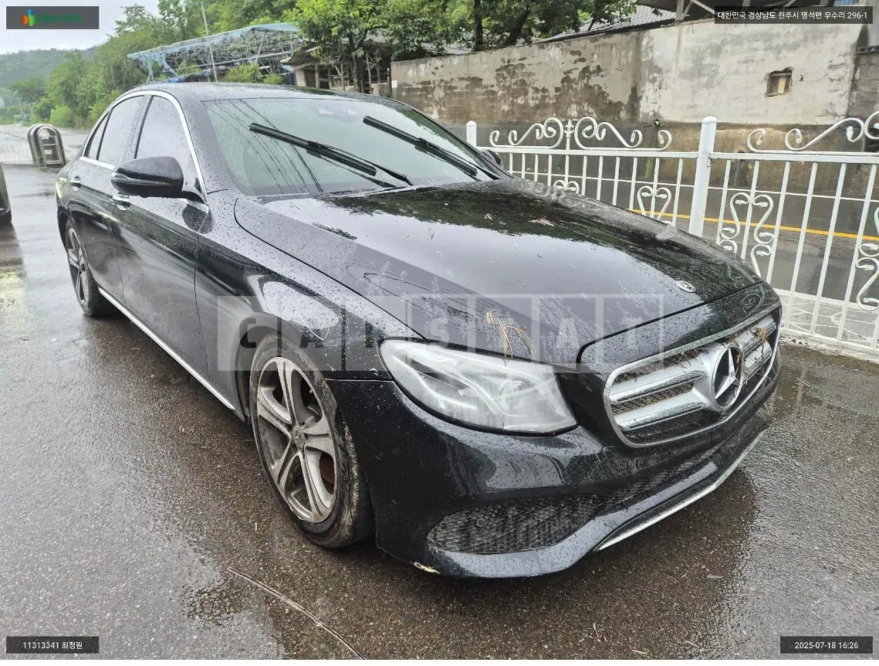 Photo 2 of 9: 2018 Mercedes-Benz E300, VIN WDDZF4JB4JA342310 — Korean insurance auction