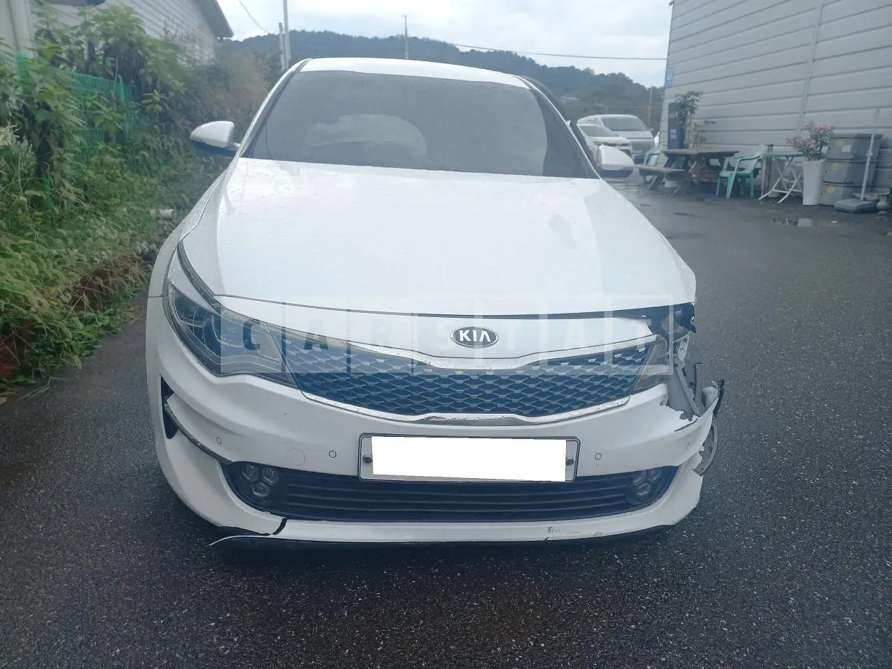 Photo 2 of 18: 2017 Kia K5, VIN KNAGX411BHA143683 — Korean insurance auction