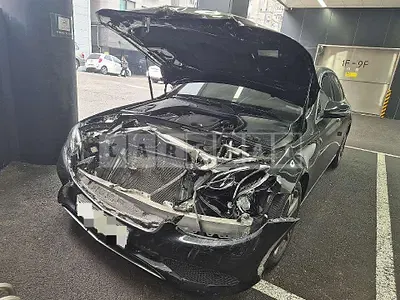 Photo 1 of 11: 2019 Mercedes-Benz E300 — Korean insurance auction