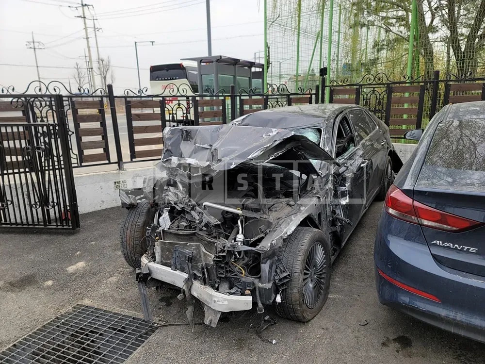Photo 2 of 11: 2019 Genesis G90 3.8 — Korean insurance auction