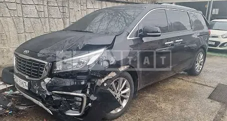Photo 2 of 12: 2019 Kia Carnival, VIN KNAME81ABKS499930 — Korean insurance auction