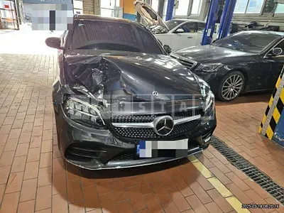 Photo 1 of 30: 2020 Mercedes-Benz C300 e 4Matic — Korean insurance auction
