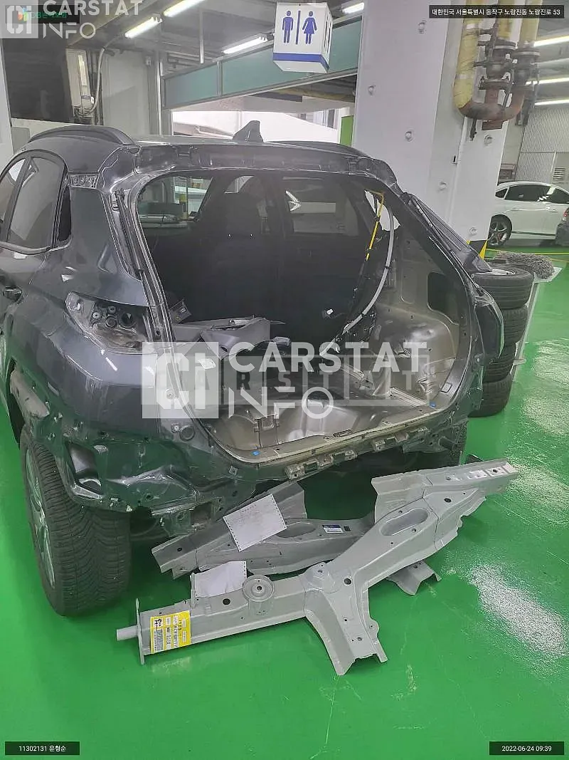 Photo 2 of 7: 2019 Hyundai Kona Electric, VIN KMHK381GFKU061995 — Korean insurance auction