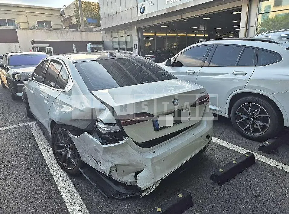 Photo 2 of 10: 2025 BMW 520i — Korean insurance auction
