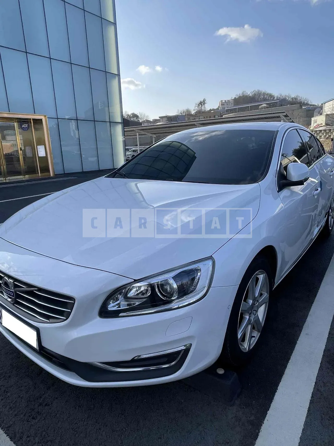 Photo 2 of 44: 2018 Volvo S60 D3, VIN YV1FS79B0J2464717 — Korean insurance auction