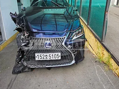 Photo 1 of 35: 2020 Lexus ES300h, VIN JTHB21B11L2097750 — Korean insurance auction