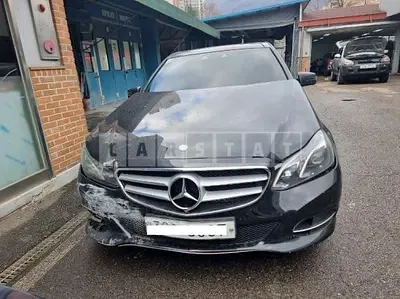 Photo 1 of 31: 2015 Mercedes-Benz E 300 4Matic, VIN WDDHF8BB1FB123422 — Korean insurance auction
