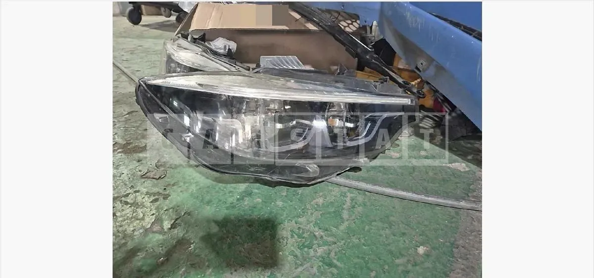 Photo 2 of 14: 2018 BMW (parts) M4 Headlamp — Korean insurance auction