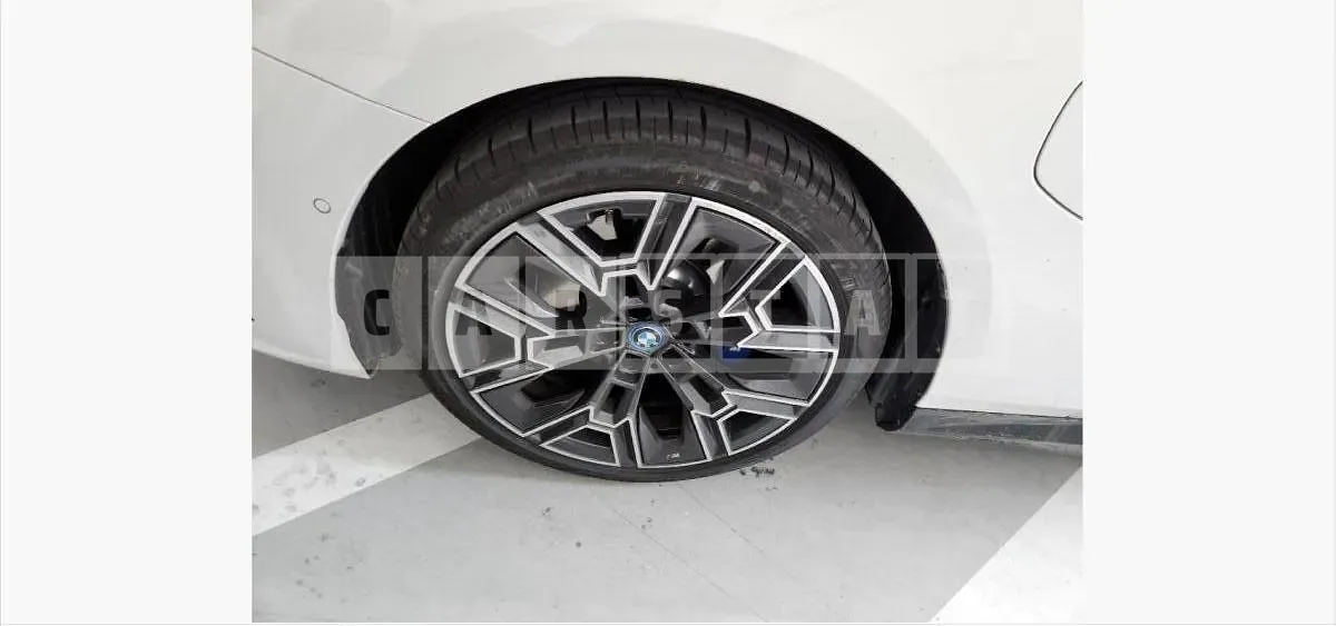 Photo 2 of 2: 2025 BMW (parts) 530e M Sport Wheel, VIN WBA71FJ0XSCT65801 — Korean insurance auction