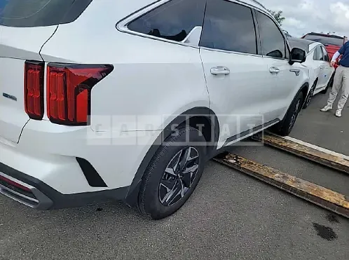Photo 2 of 9: 2021 Kia Sorento, VIN KNARF81GBMA054122 — Korean insurance auction