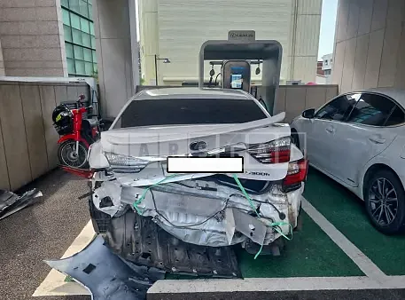 Photo 2 of 20: 2017 Lexus ES300h, VIN JTHBW1GG8H2140506 — Korean insurance auction