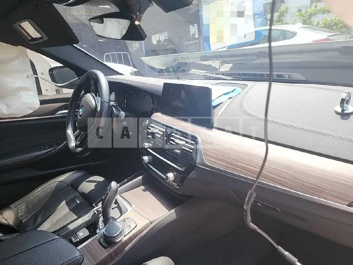 Photo 2 of 10: 2017 BMW 520d xDrive — Korean insurance auction