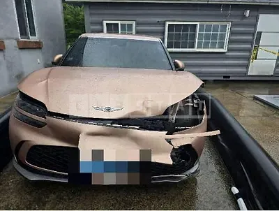 Photo 1 of 14: 2022 Genesis GV60 Electric Car — Korean insurance auction