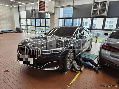 Photo 1 of 37: 2022 BMW 740i — Korean insurance auction