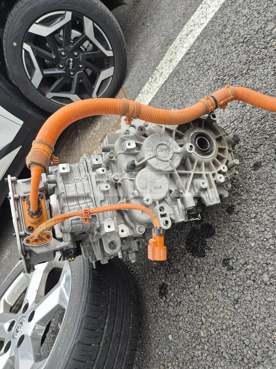 Photo 2 of 4: 2022 Kia Automotive Parts EV6 Electric Motor Single Item, VIN KNAC281CPNA067092 — Korean insurance auction