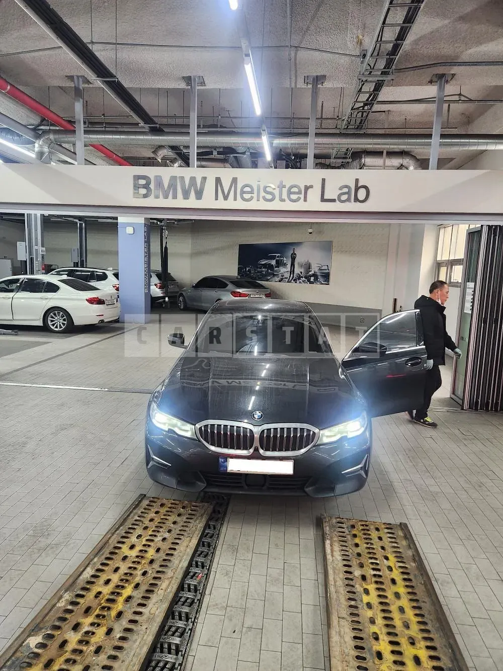 Photo 2 of 48: 2021 BMW 320i, VIN WBA5X5103MFL50431 — Korean insurance auction