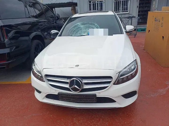 Photo 2 of 14: 2020 Mercedes-Benz C200 — Korean insurance auction