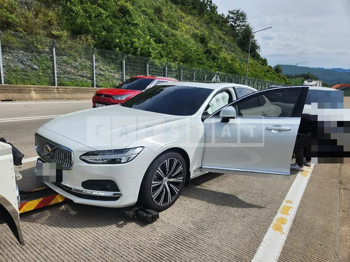 Photo 2 of 16: 2022 Volvo S90B5, VIN LVYPTL121PP318095 — Korean insurance auction