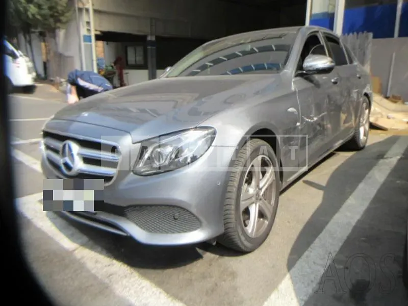 Photo 2 of 25: 2018 Mercedes-Benz E220 d 4Matic, VIN WDDZF0FB4JA418576 — Korean insurance auction