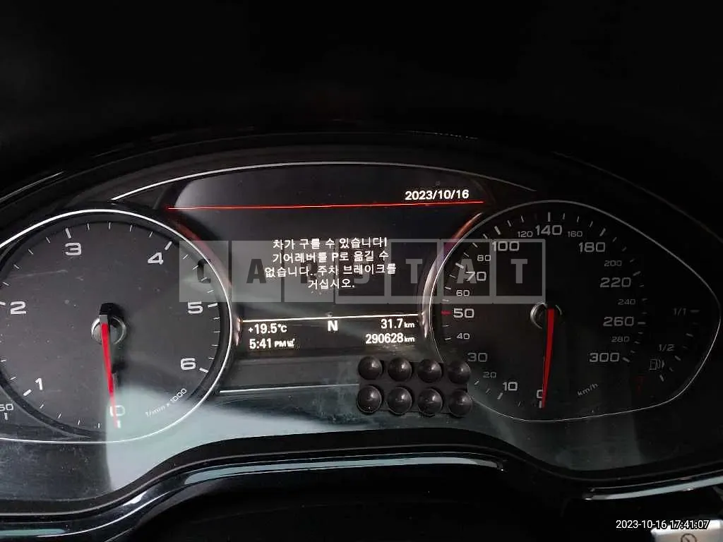 Photo 2 of 22: 2015 Audi A8L 50 TDI quattro, VIN WAUZZZ4H6FN027276 — Korean insurance auction