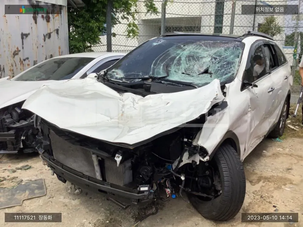 Photo 2 of 16: 2017 Kia Sorento /Sorrento, VIN KNAPH81ABHA377408 — Korean insurance auction