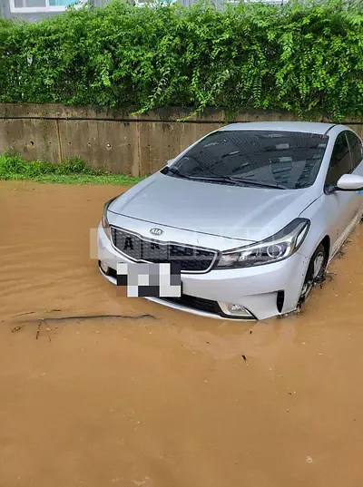 Photo 1 of 11: 2016 Kia Kz — Korean insurance auction