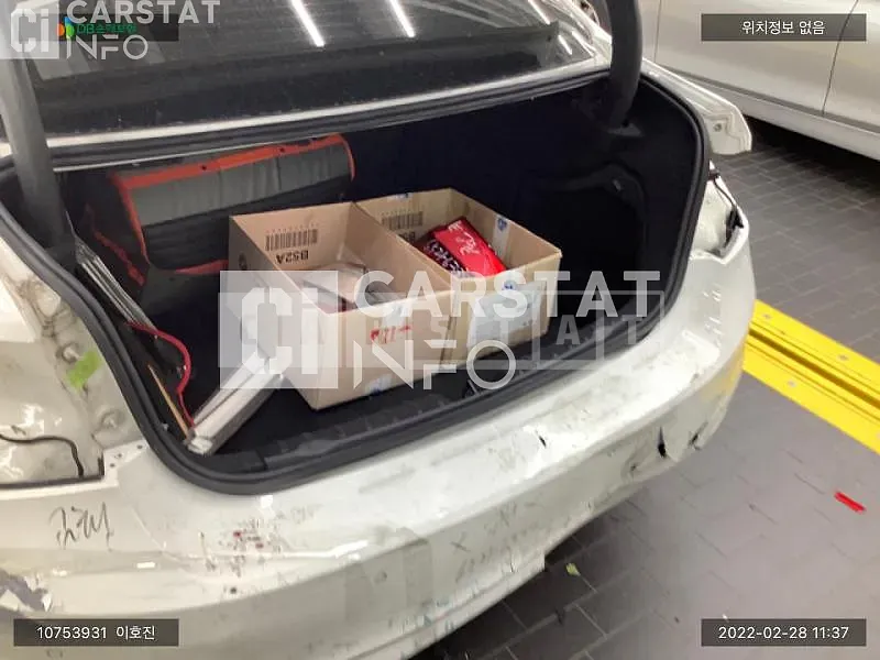 Photo 2 of 8: 2017 BMW 320d, VIN WBA8C9108HA001476 — Korean insurance auction