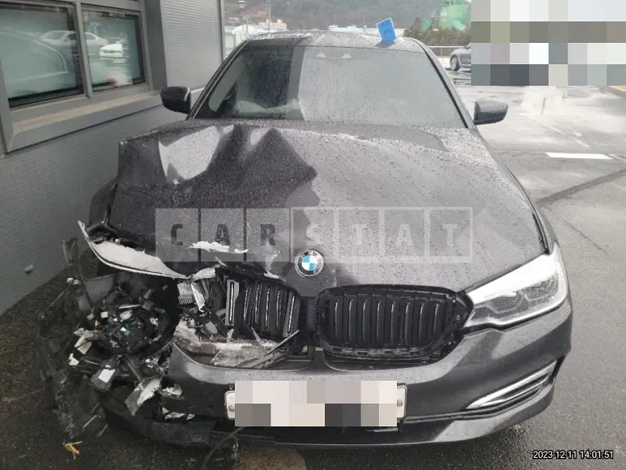 Photo 2 of 9: 2019 BMW 520d Luxury, VIN WBAJF3107LBS71419 — Korean insurance auction