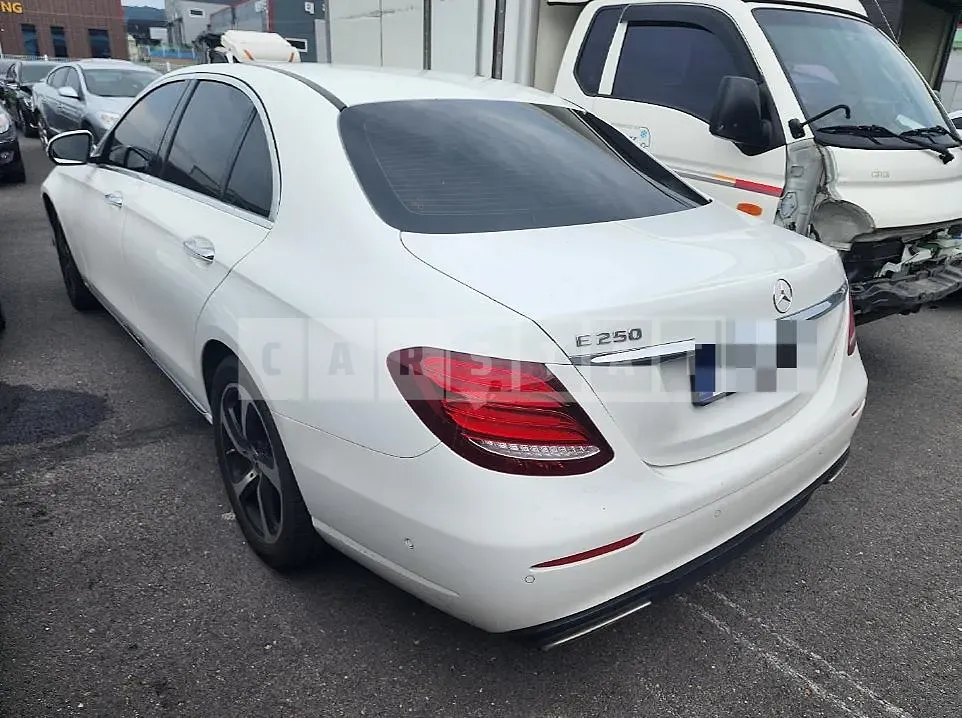 Photo 2 of 14: 2019 Mercedes-Benz E250, VIN WDDZF4FB8LA709012 — Korean insurance auction