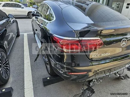 Photo 2 of 13: 2020 Mercedes-Benz GLC300 e 4Matic Coupe — Korean insurance auction