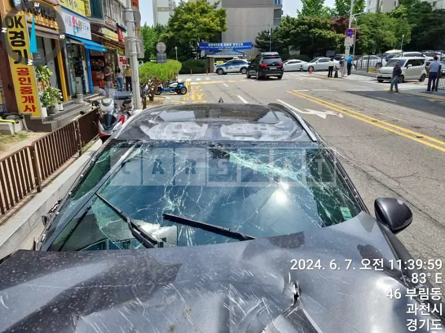 Photo 2 of 22: 2022 Genesis GV70, VIN KMTMA81BBPU110673 — Korean insurance auction