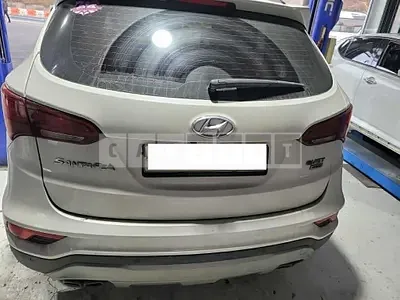 Photo 1 of 28: 2017 Hyundai Santa Fe, VIN KMHSW81UDHU740382 — Korean insurance auction