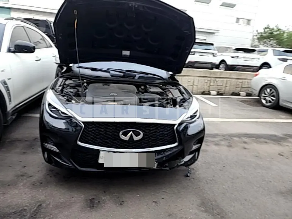Photo 2 of 35: 2017 Infiniti Q30, VIN SJKCH53E8HA055101 — Korean insurance auction