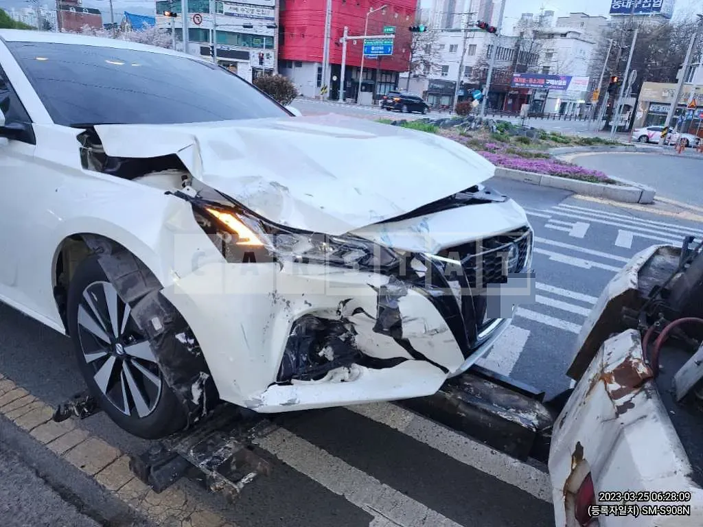 Photo 2 of 5: 2020 Nissan Altima 2.5 — Korean insurance auction