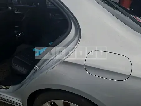 Photo 2 of 9: 2018 Mercedes-Benz E300 4Matic, VIN WDDZF4KB6JA331615 — Korean insurance auction