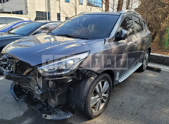 Photo 2 of 27: 2015 Hyundai Tucson, VIN KMHJT81VBFU999578 — Korean insurance auction