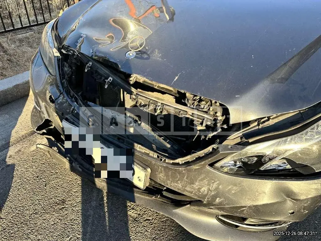 Photo 2 of 9: 2016 Mercedes-Benz E300 — Korean insurance auction