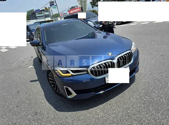 Photo 2 of 10: 2021 BMW 530i — Korean insurance auction