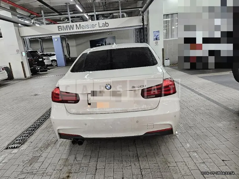 Photo 2 of 50: 2018 BMW 330i — Korean insurance auction