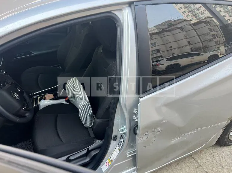 Photo 2 of 30: 2021 Toyota Prius 2WD, VIN JTDKAMFU6M3136435 — Korean insurance auction