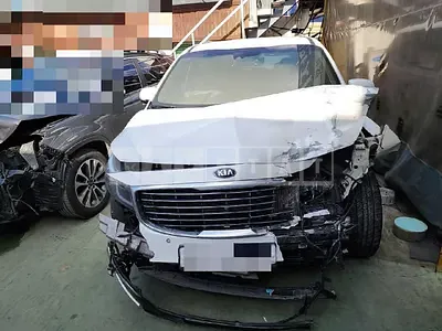 Photo 1 of 15: 2017 Kia Carnivals, VIN KNAME81ABHS322183 — Korean insurance auction