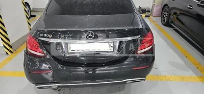 Photo 1 of 10: 2019 Mercedes-Benz E300, VIN WDDZF4JB0KA676755 — Korean insurance auction